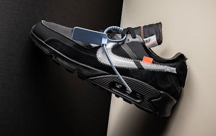 De Off-White x Nike Air Max 90 "Black/White" gaat droppen in Januari