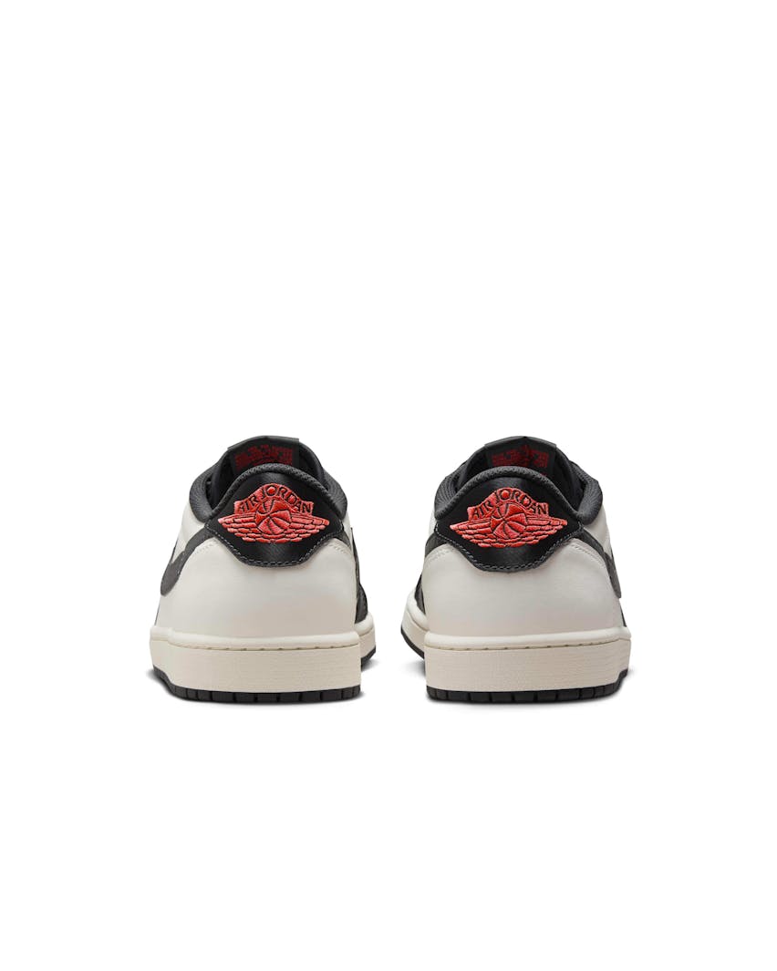 Paris Saint Germain x Air Jordan 1 Retro Low OG Sail Off Noir Foto 5