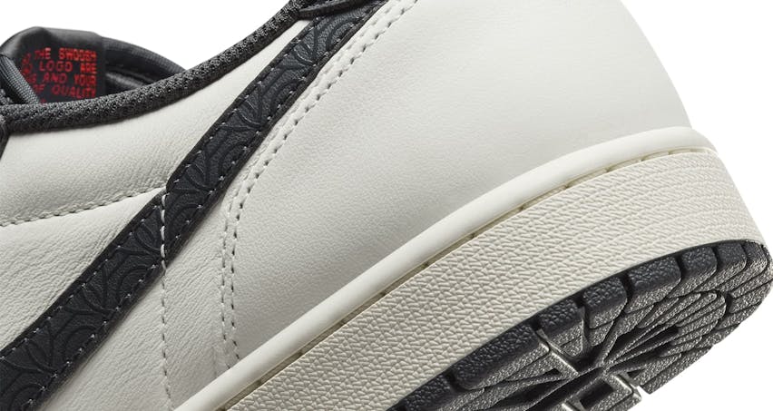 Paris Saint Germain x Air Jordan 1 Retro Low OG Sail Off Noir Foto 8