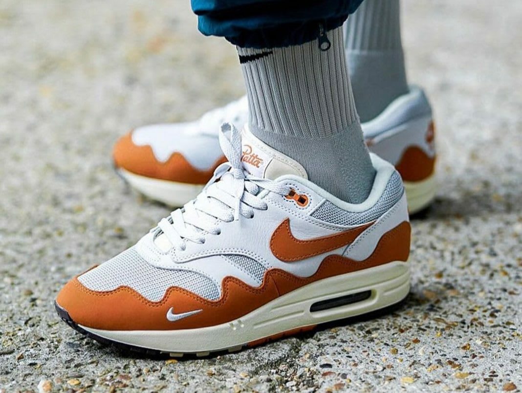Patta x Nike Air Max 1 Monarch Foto 1