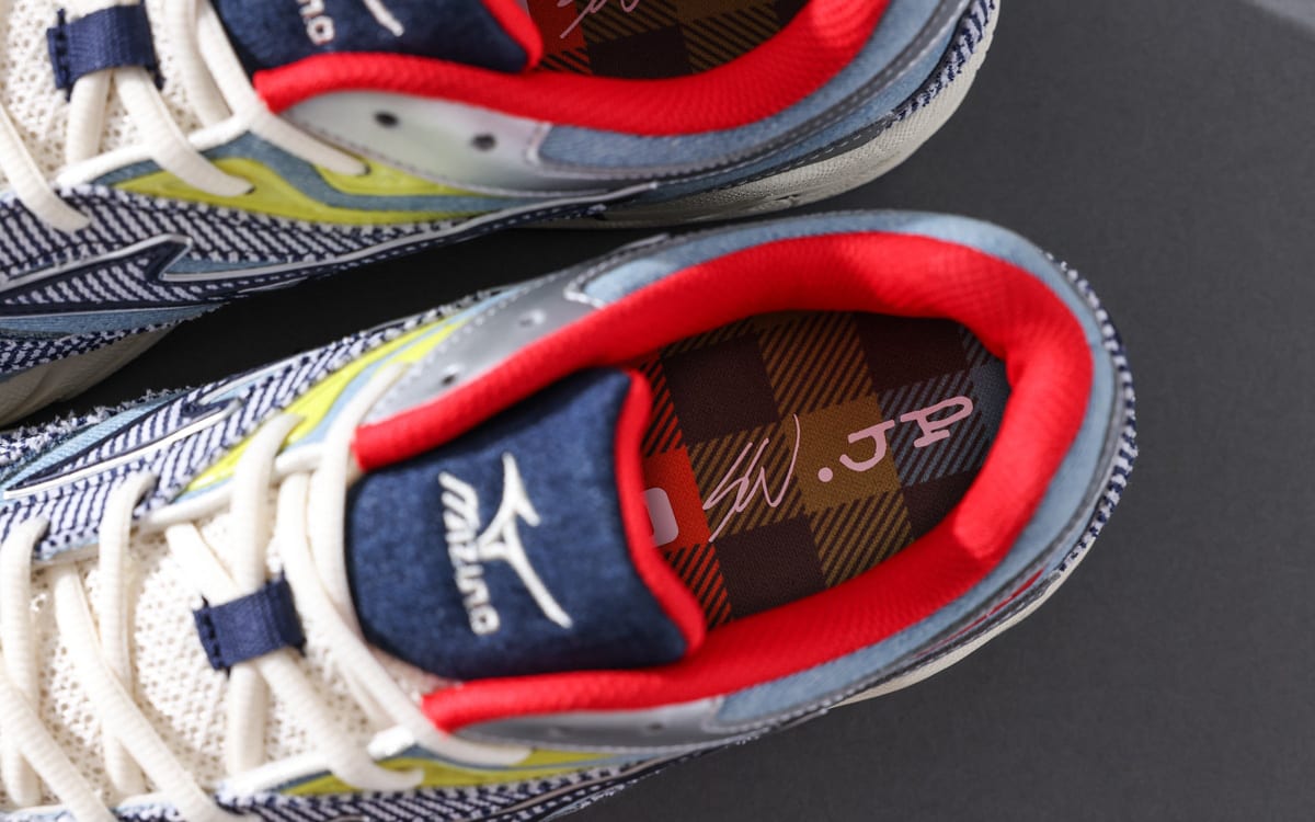 Sean Wotherspoon x Mizuno Wave MG4 LS Light Blue