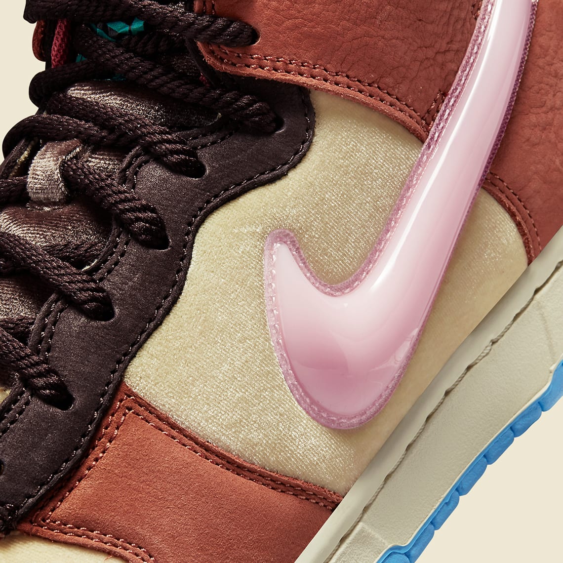 Social Status x Nike Dunk Mid Burnt Brown Foto 2