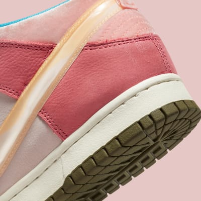 Social Status x Nike Dunk Mid Light Soft Pink Foto 1