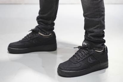 De On-feet foto's van de Stussy x Nike Air Force 1 Low Collection