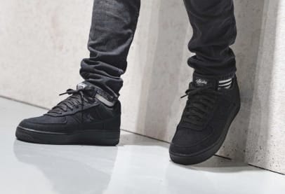 De On-feet foto's van de Stussy x Nike Air Force 1 Low Collection