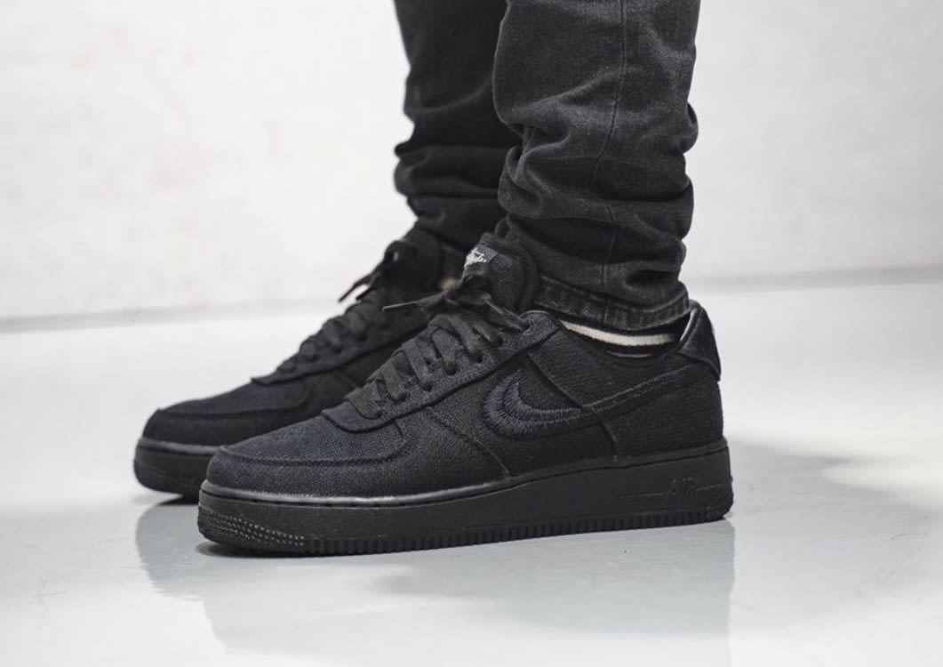 De On-feet foto's van de Stussy x Nike Air Force 1 Low Collection