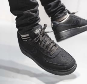 De On-feet foto's van de Stussy x Nike Air Force 1 Low Collection