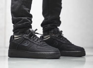 De On-feet foto's van de Stussy x Nike Air Force 1 Low Collection