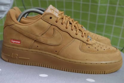 Supreme x Nike Air Force 1 Low Flax Foto 2