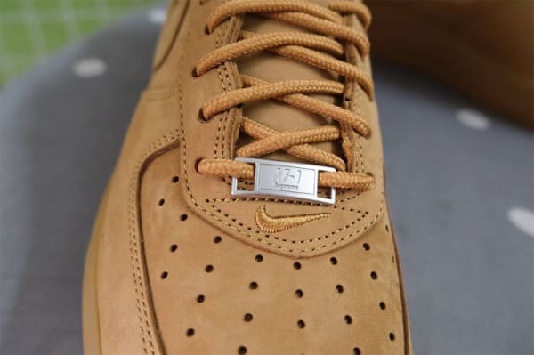 Supreme x Nike Air Force 1 Low Flax Foto 3