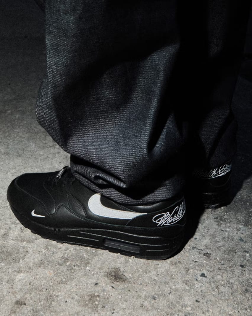 Supreme x Nike Air Max 1 Black Foto 1