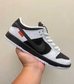 TIGHTBOOTH x Nike SB Dunk Low Foto 4