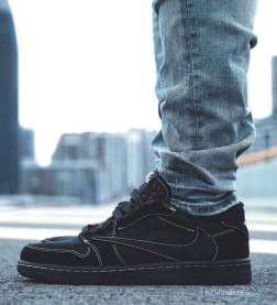 Travis Scott x Air Jordan 1 Low OG Black Phantom Foto 11