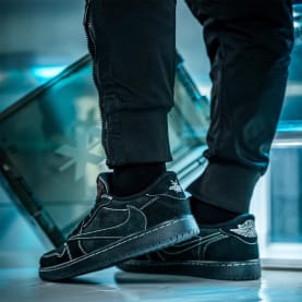 Travis Scott x Air Jordan 1 Low OG Black Phantom Foto 7