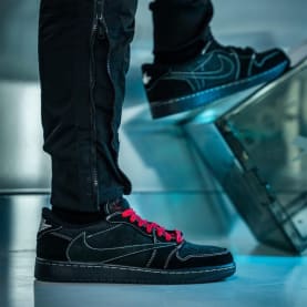 Travis Scott x Air Jordan 1 Low OG Black Phantom Foto 8