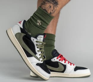 Travis Scott x Air Jordan 1 Low OG WMNS Olive Foto 4