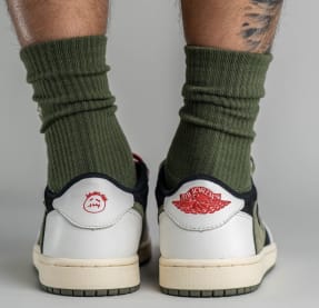 Travis Scott x Air Jordan 1 Low OG WMNS Olive Foto 7