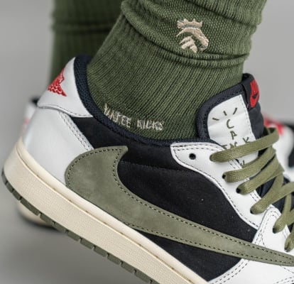 Travis Scott x Air Jordan 1 Low OG WMNS Olive Foto 9