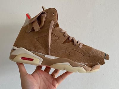 We hebben sample foto's van de upcoming Travis Scott x Air Jordan 6 "British Khaki"