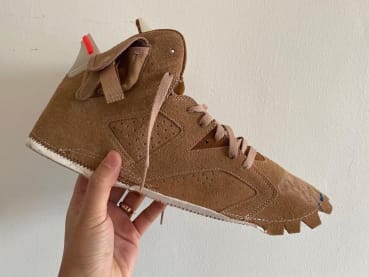 We hebben sample foto's van de upcoming Travis Scott x Air Jordan 6 "British Khaki"