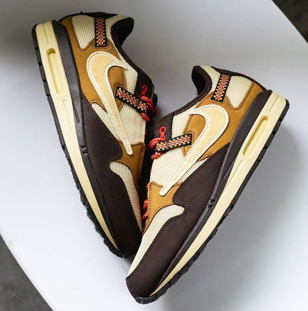 Travis Scott x Nike Air Max 1 Baroque Brown Foto 3