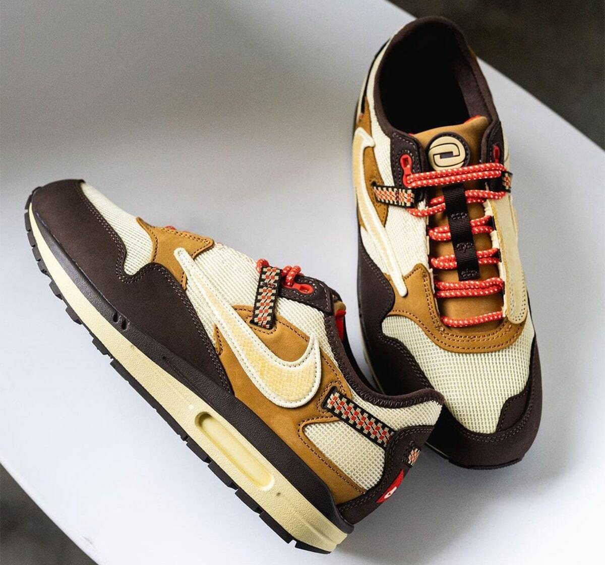 Travis Scott x Nike Air Max 1 Baroque Brown Foto 4