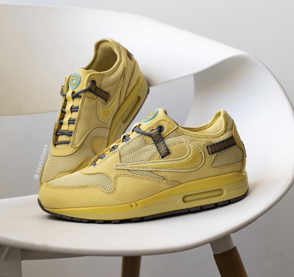 Travis Scott x Nike Air Max 1 Wheat Foto 2