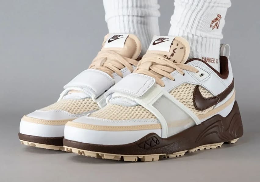 Travis Scott x Nike Zoom Field Jaxx Light Chocolate Foto 1