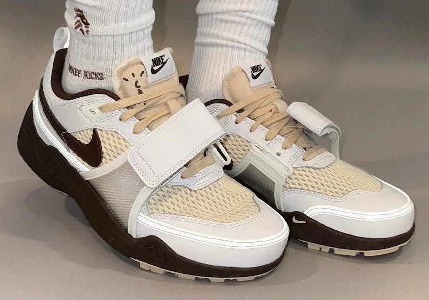 Travis Scott x Nike Zoom Field Jaxx Light Chocolate Foto 2