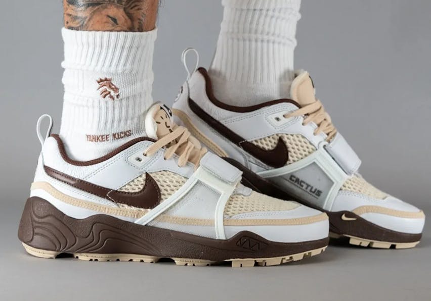 Travis Scott x Nike Zoom Field Jaxx Light Chocolate Foto 3