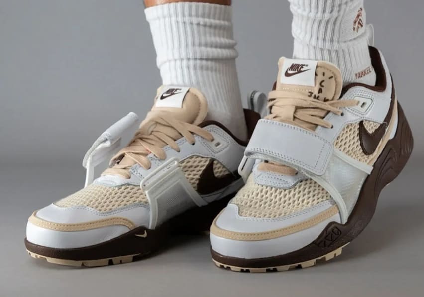 Travis Scott x Nike Zoom Field Jaxx Light Chocolate Foto 4