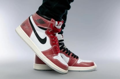 De eerste on-feet foto's van de Trophy Room x Air Jordan 1 High OG