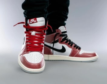 De eerste on-feet foto's van de Trophy Room x Air Jordan 1 High OG