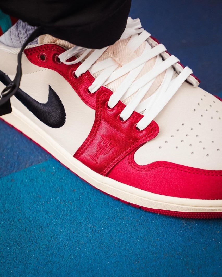 Trophy Room x Air Jordan 1 Retro Low OG SP Away Foto 3