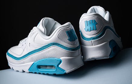 First Look: De UNDEFEATED x Nike Air Max 90 "White Blue Fury"