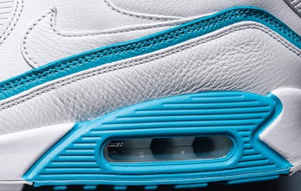 First Look: De UNDEFEATED x Nike Air Max 90 "White Blue Fury"