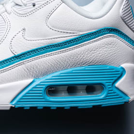 First Look: De UNDEFEATED x Nike Air Max 90 "White Blue Fury"