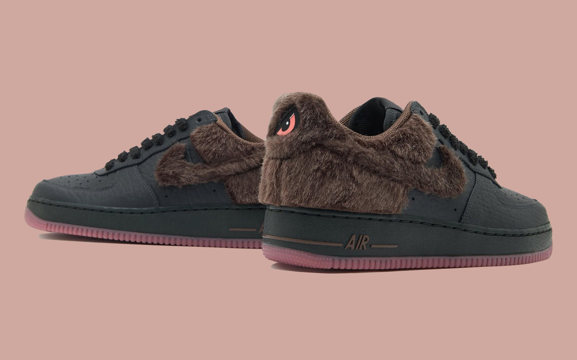 Van harige Swooshes tot rode ogen dit is de aankomende Nike Air Force 1 Low Black Rat