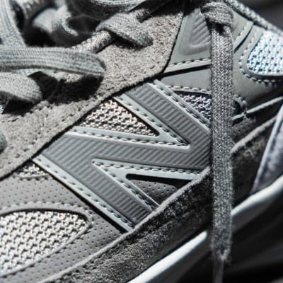 WTAPS x New Balance 990v6 Made in USA Moon Mist Foto 3