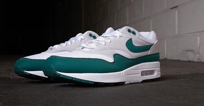 hunter green nike air max