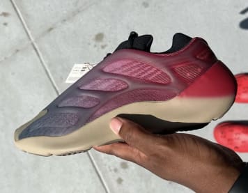 Adidas Yeezy 700 V3 Fade Carbon Foto 2