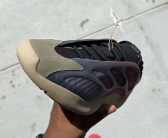 Adidas Yeezy 700 V3 Fade Carbon Foto 5