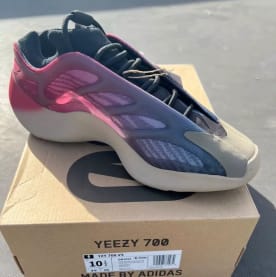 Adidas Yeezy 700 V3 Fade Carbon Foto 9