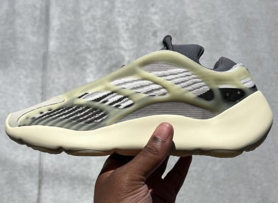 Adidas Yeezy 700 V3 Fade Salt Foto 6