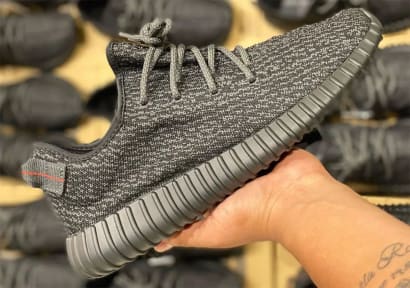 Adidas Yeezy Boost 350 Pirate Black Foto 1