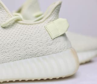 De adidas Yeezy Boost 350 V2 Butter Dropt In Juni