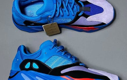 Adidas Yeezy Boost 700 Hi Res Blue Foto 5