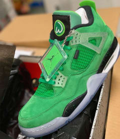 Mark Wahlberg onthult de Air Jordan 4 "Wahlburgers" PE