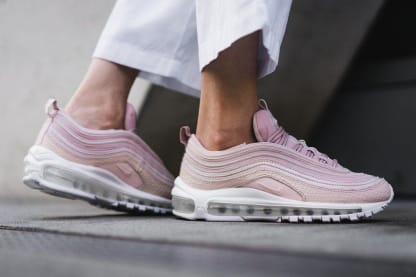 De Nike Air Max 97 Pink Snakeskin Heeft Een Releasedatum!