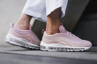 De Nike Air Max 97 Pink Snakeskin Heeft Een Releasedatum!